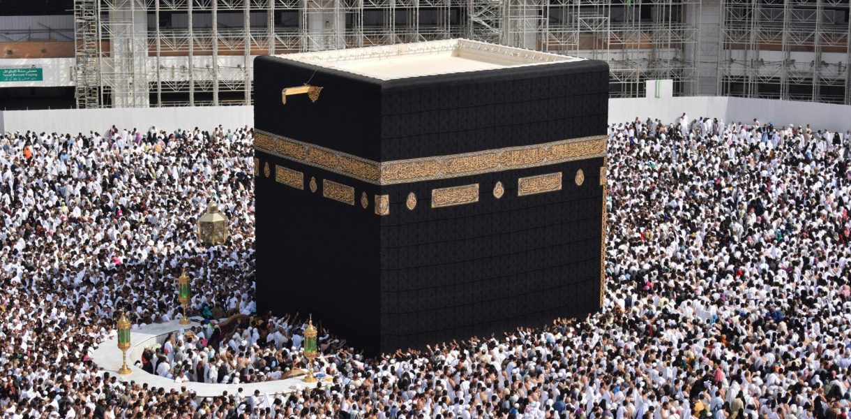 Complete guide to planning your first Umrah pilgrimage from UK and US with budget, visa, and travel tips