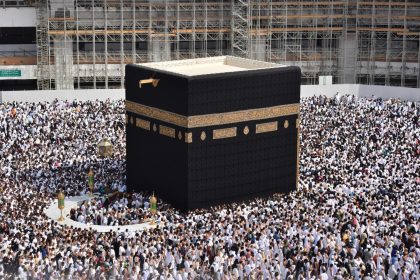 Complete guide to planning your first Umrah pilgrimage from UK and US with budget, visa, and travel tips