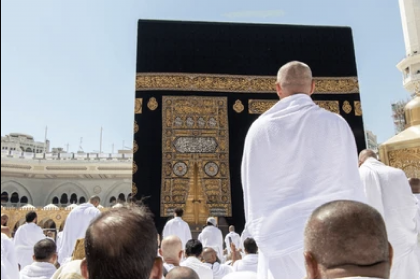 Praying in front of Kaba